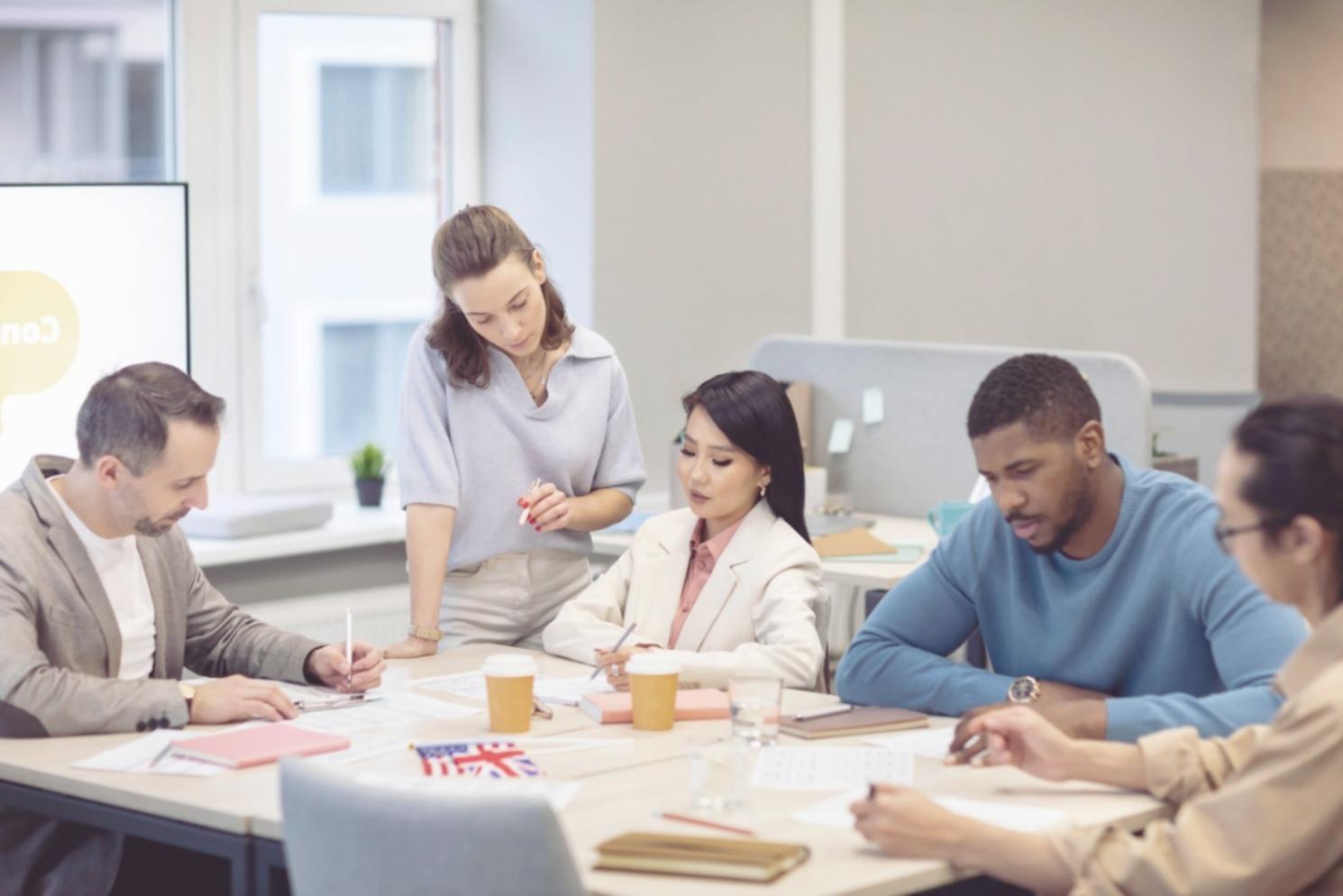 Detaillierte Marktanalyse mit Charts und Diagrammen